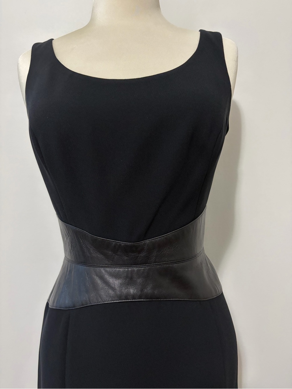 Vintage Liz Claiborne Black Sleeveless Midi Dress Leather Waist 8 Whimsigoth LBD - Picture 3 of 10